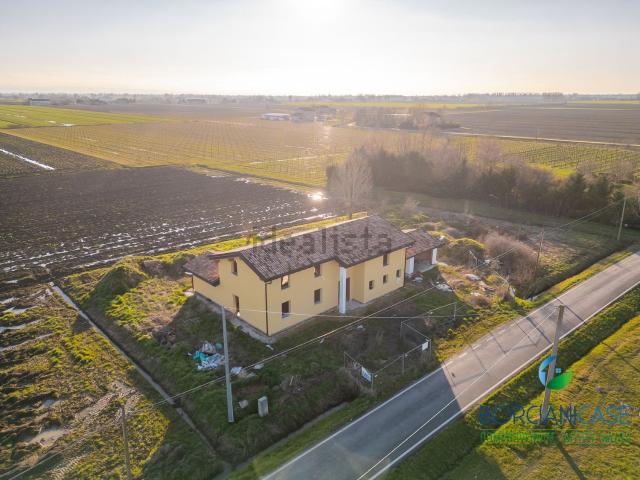 Casa in vendita a Pianura Reggiana, Re
