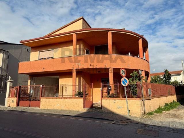 Casa in vendita a Francolise, Campania
