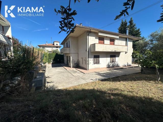 Casa in vendita a Bellante, Teramo
