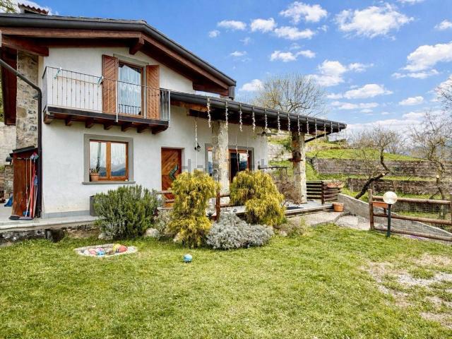 Casa in vendita a Colzate, Lombardia