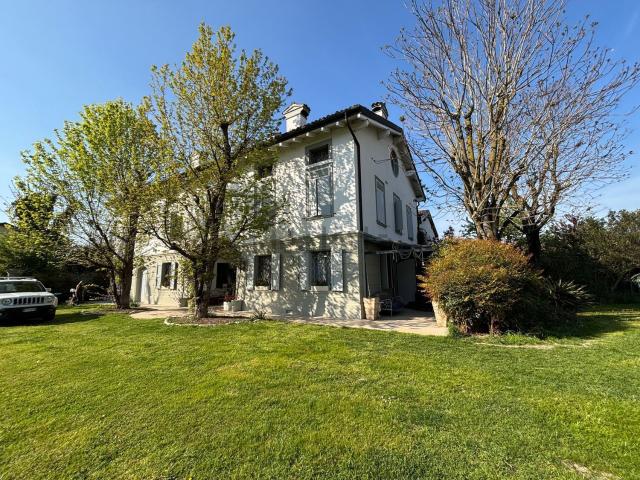 Casa in vendita a Unione delle Terre d'Argine, Carpi