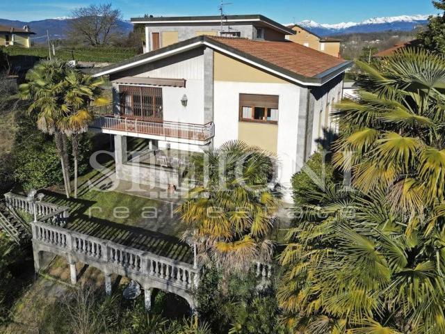 Casa in vendita a Bogno, Besozzo
