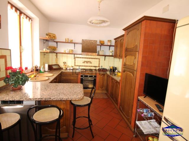 Casa in vendita a La Badia, Colle Di Val D'elsa