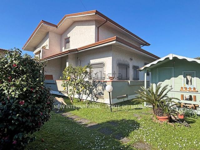 Casa in vendita a Marina di Massa, Marina Di Massa