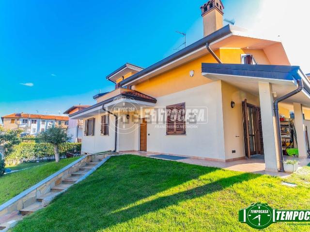 Casa in vendita a Bareggio, Lombardia