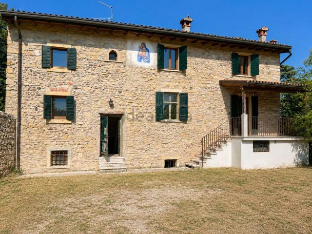 Casa in vendita a Corrubbio di Negarine, San Pietro In Cariano