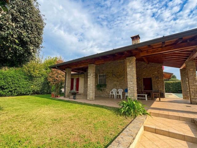 Casa in vendita a Rovato, Brescia