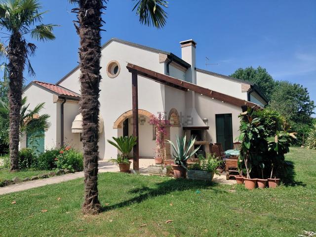 Casa in vendita a Deserto, Este