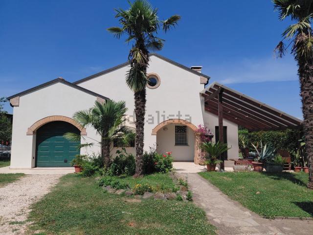 Casa in vendita a Deserto, Este