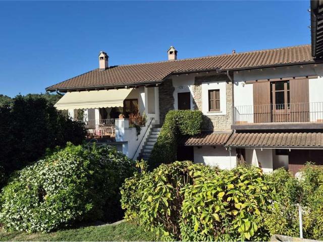 Casa in vendita a Brebbia Superiore, Brebbia