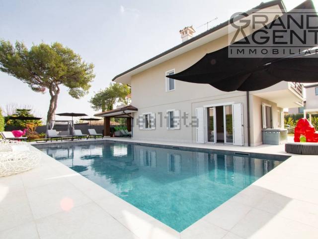 Casa in vendita a Desenzano Del Garda, Lombardia