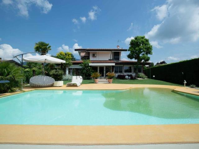 Casa in vendita a Molteno, Lombardia