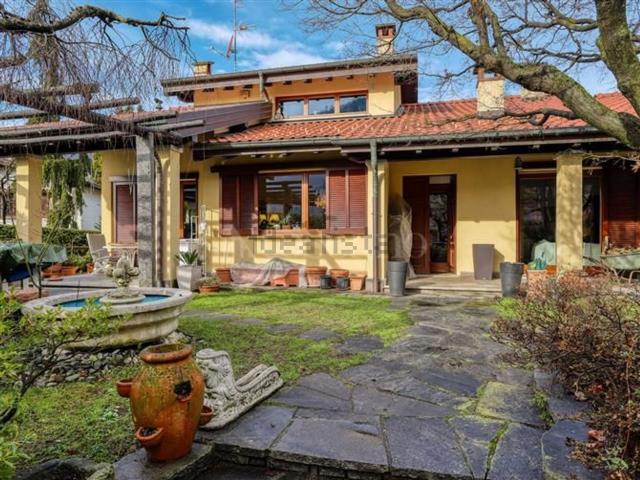 Casa in vendita a Comunità Montana del Piambello, Besano
