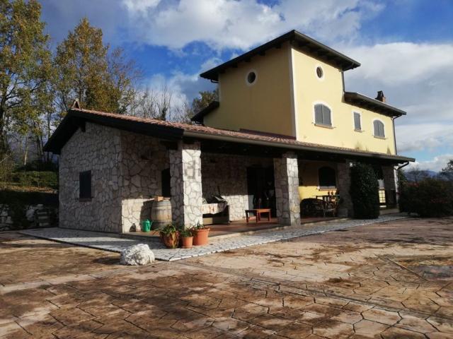 Casa in vendita a Ruviano, Campania