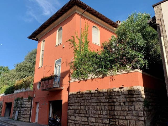 Casa in vendita a Zona Est, Brescia