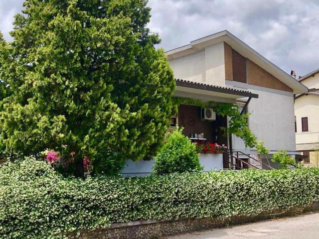 Casa in vendita a Foligno, Umbria