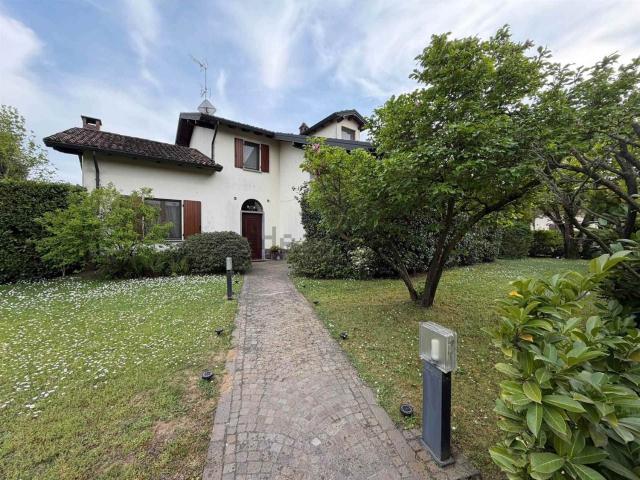 Casa in vendita a Gambolò, Lombardia