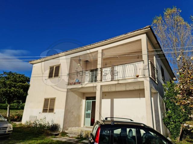 Casa in vendita a Santopadre, Lazio