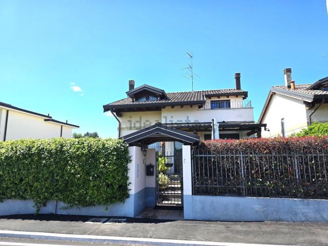 Casa in vendita a Cerro Maggiore, Lombardia