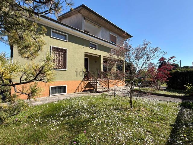 Casa in vendita a Verano Brianza, Lombardia