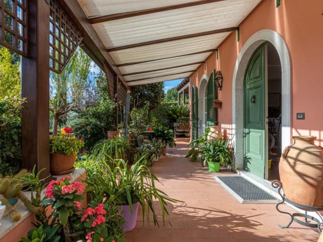 Casa in vendita a Bonascola, Carrara