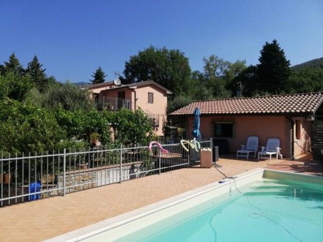 Casa in vendita a Passignano Sul Trasimeno, Umbria