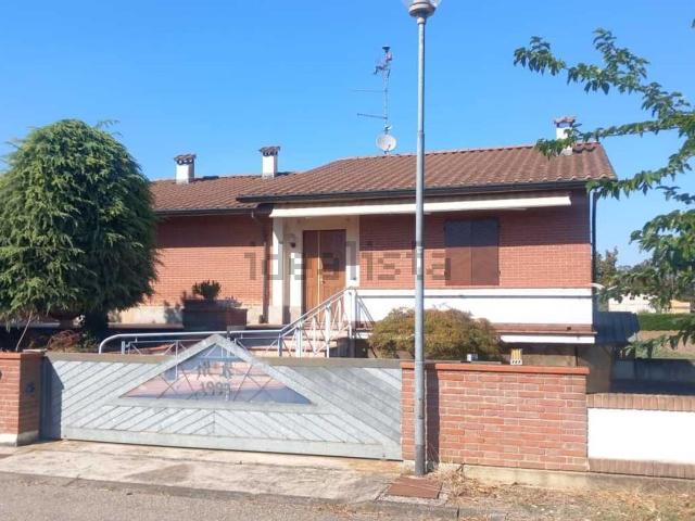 Casa in vendita a San Pietro in Cerro, Piacenza