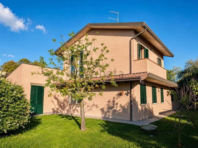 Casa in vendita a Ferrara, Reggio Emilia