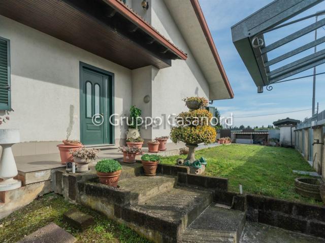 Casa in vendita a Valera di Sopra, Carugate