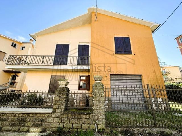 Casa in vendita a Montefiascone, Lazio