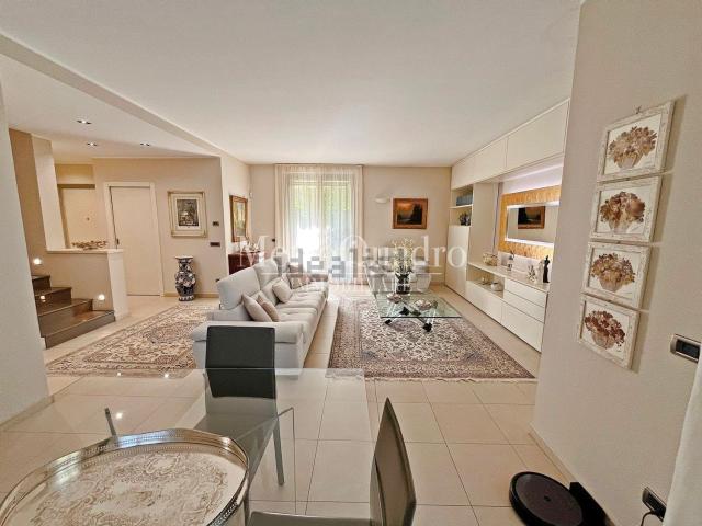 Casa in vendita a Bellusco, Lombardia