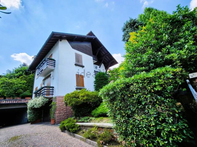 Casa in vendita a Cantù, Lombardia
