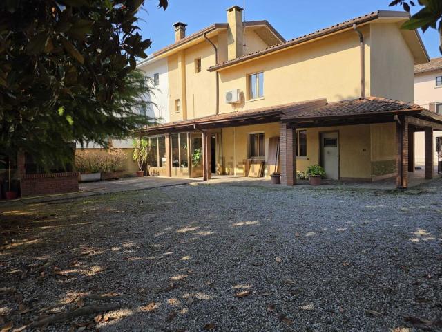 Casa in vendita a Rivignano Teor / Rivignan Teôr, Rivignano