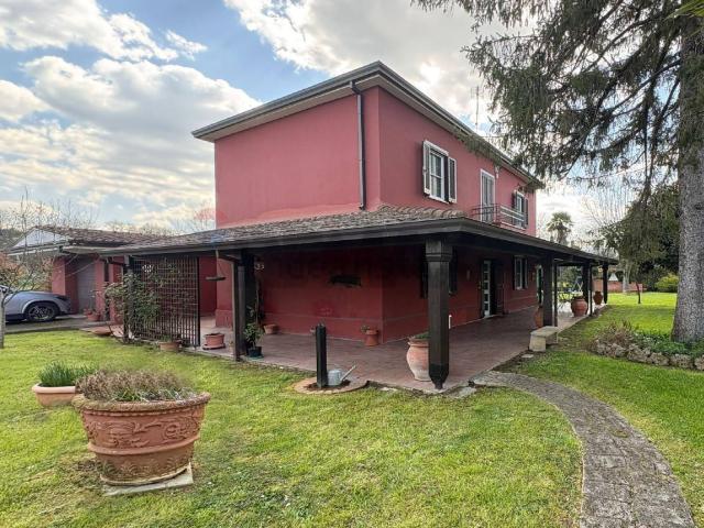 Casa in vendita a Frosinone, Lazio