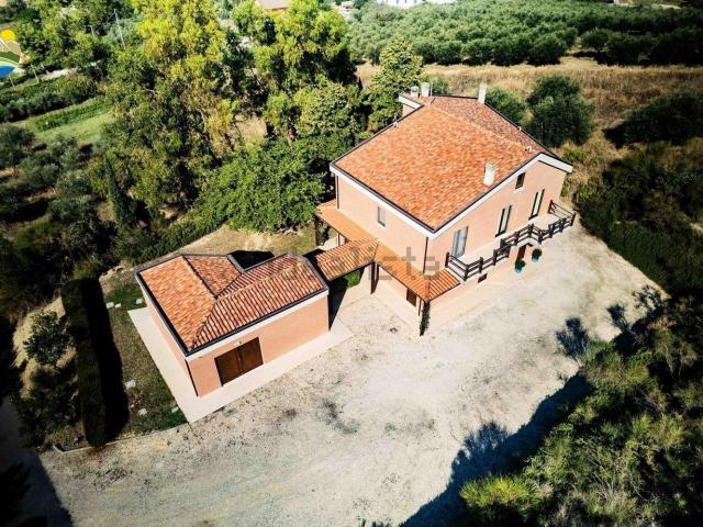 Casa in vendita a Collecorvino, Abruzzo