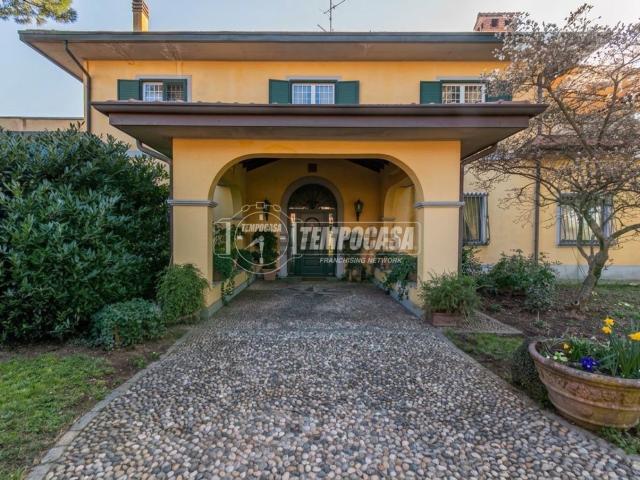 Casa in vendita a Cardano al Campo, Varese