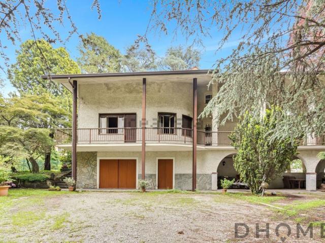 Casa in vendita a Dolzago, Lombardia