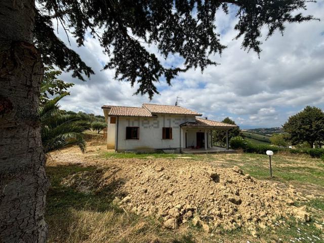 Casa in vendita a Unione dei Comuni della Val Vibrata, Sant'omero