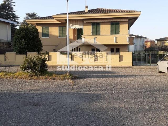 Casa in vendita a Soresina, Lombardia