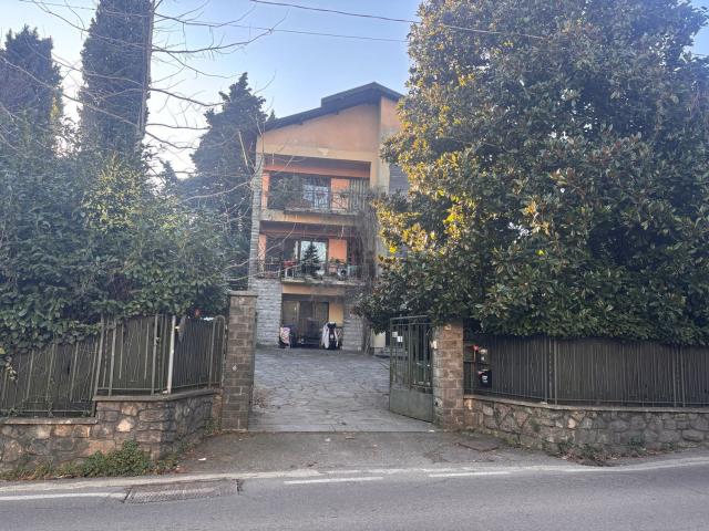 Casa in vendita a Capiago Intimiano, Lombardia
