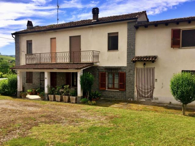 Casa in vendita a Montecalvo Versiggia, Lombardia