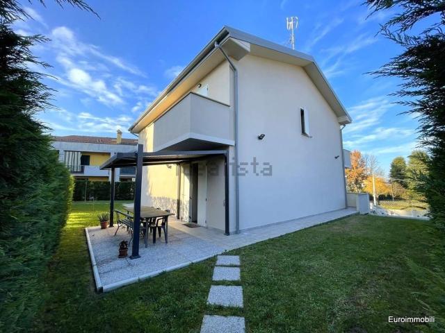 Casa in vendita a Traversetolo, Reggio Emilia