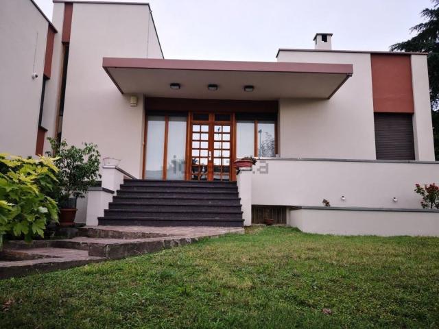 Casa in vendita a Voghera, Lombardia