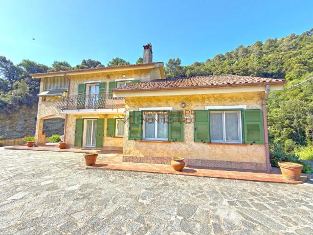 Casa in vendita a Dolceacqua, Liguria