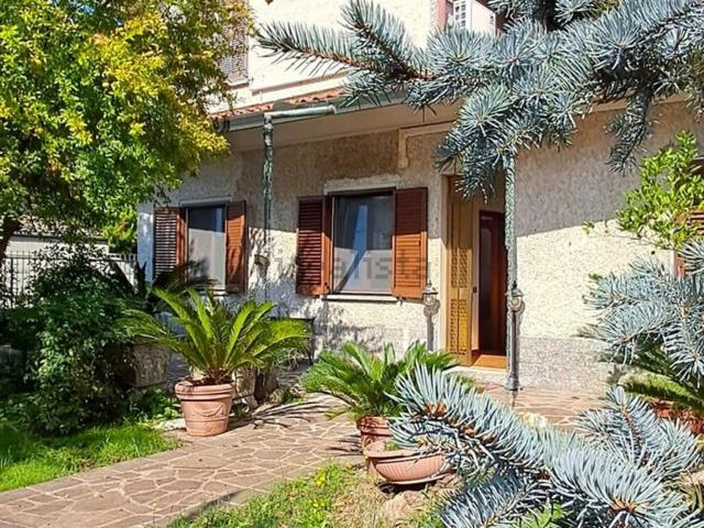 Casa in vendita a Origgio, Lombardia