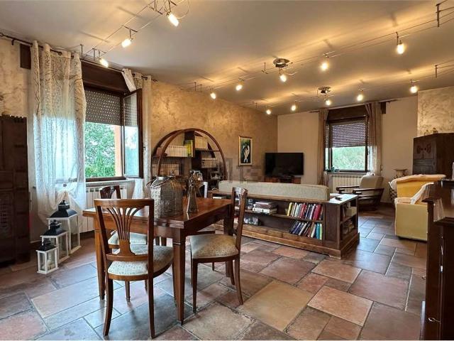Casa in vendita a Gualdo Tadino, Umbria