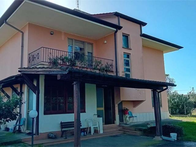 Casa in vendita a Latina, Lazio
