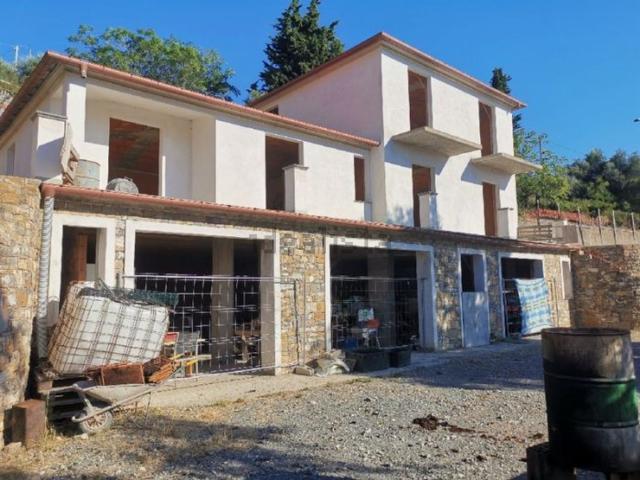 Casa in vendita a Oliveto, Imperia