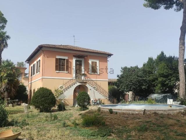 Casa in vendita a Zona Industriale Paciana, Foligno