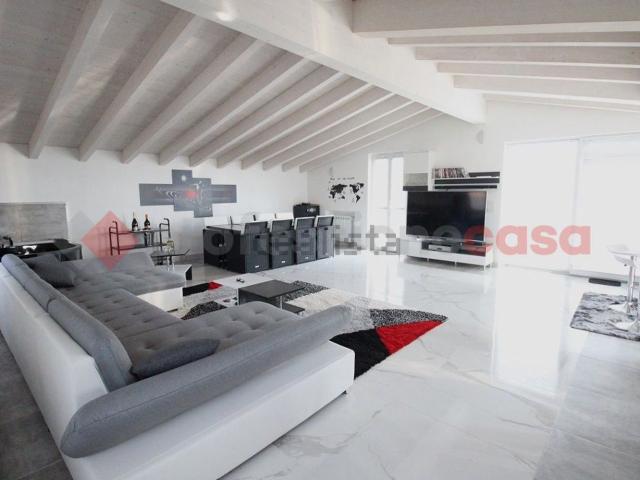 Casa in vendita a Brembate, Lombardia